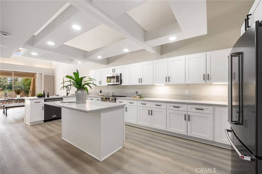 232 Kavenish DR W, Rancho Mirage, CA 92270