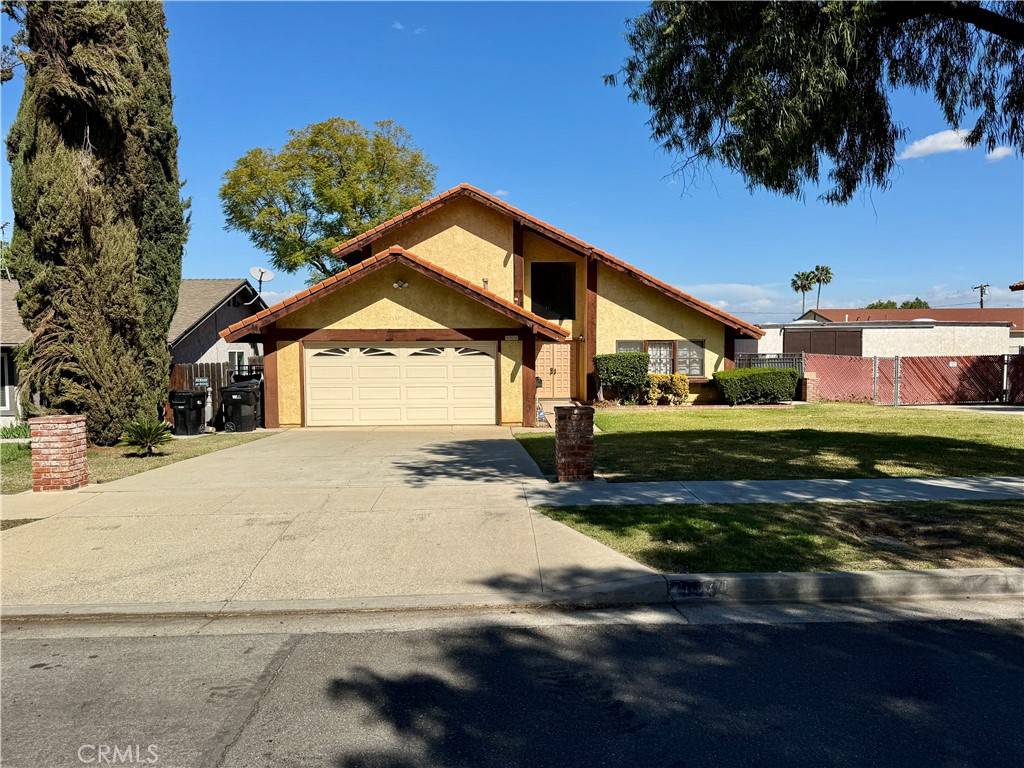 995 Bluecrest ST, Corona, CA 92882