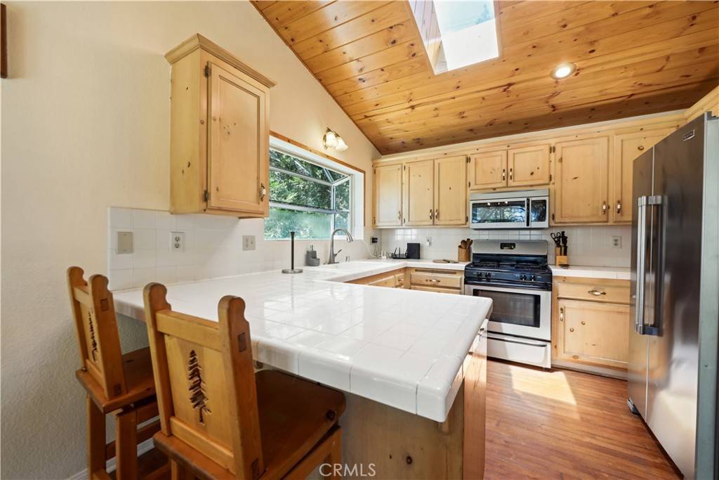 Running Springs, CA 92382,31505 Circle View Dr