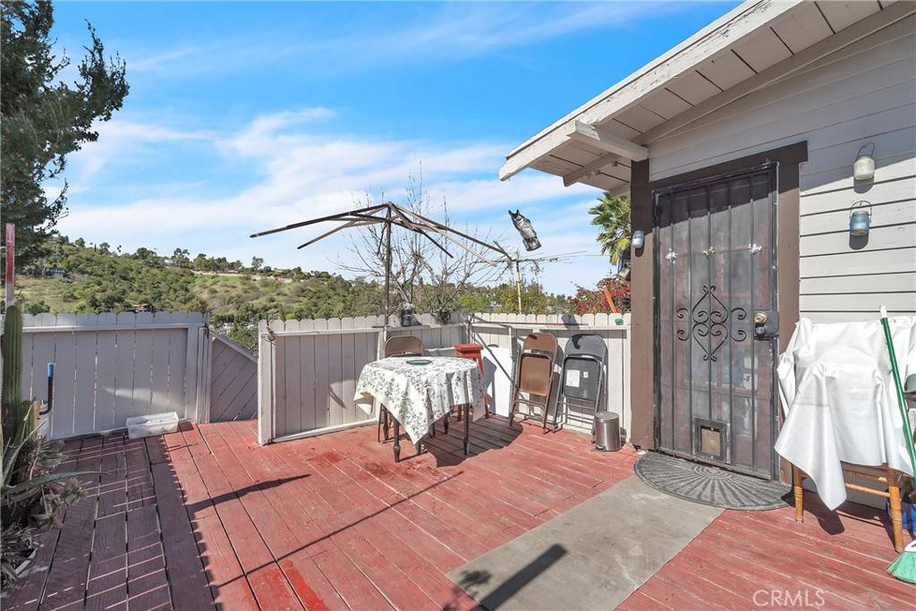 Los Angeles, CA 90042,5037 Montezuma ST