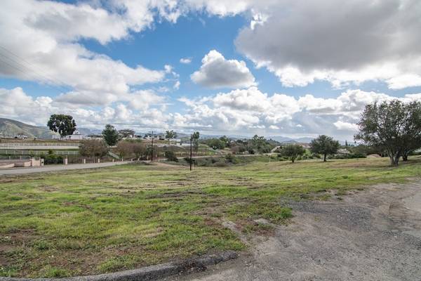 Fallbrook, CA 92028,5 Yucca RD