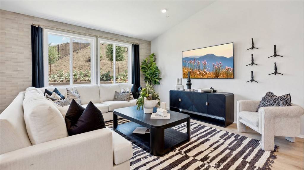 Corona, CA 92883,26234 Moorpark CT