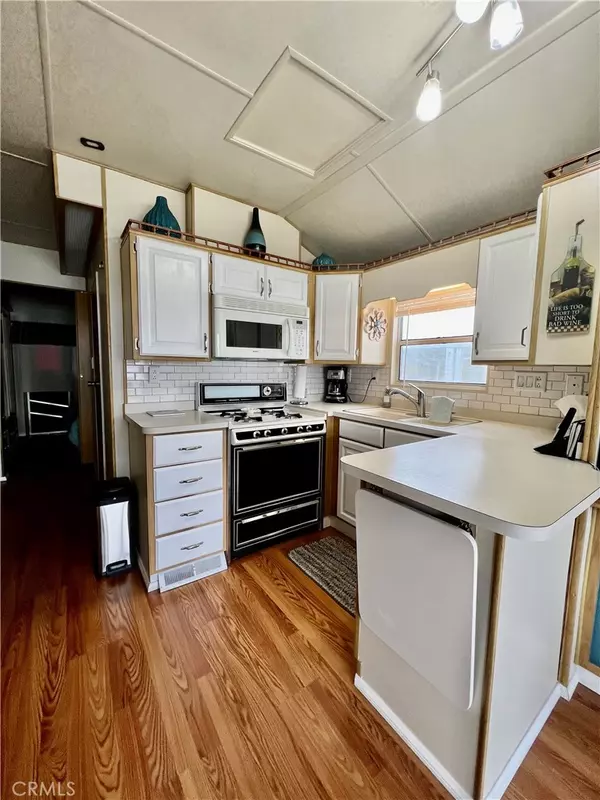 Hemet, CA 92545,1295 S Cawston AVE #6