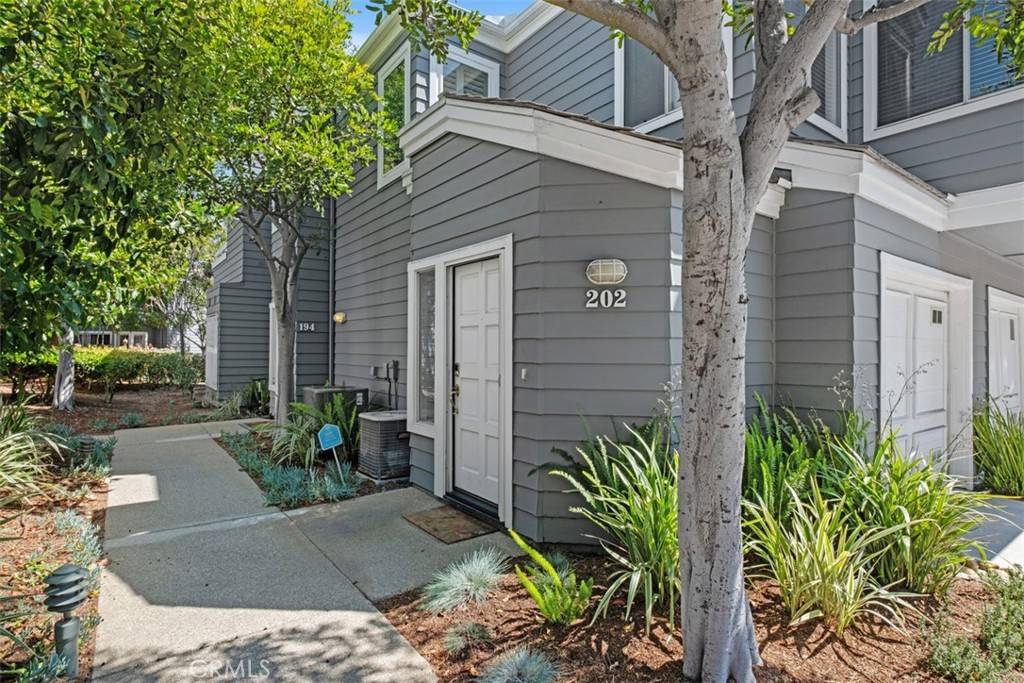 Newport Beach, CA 92660,202 Hartford DR #117