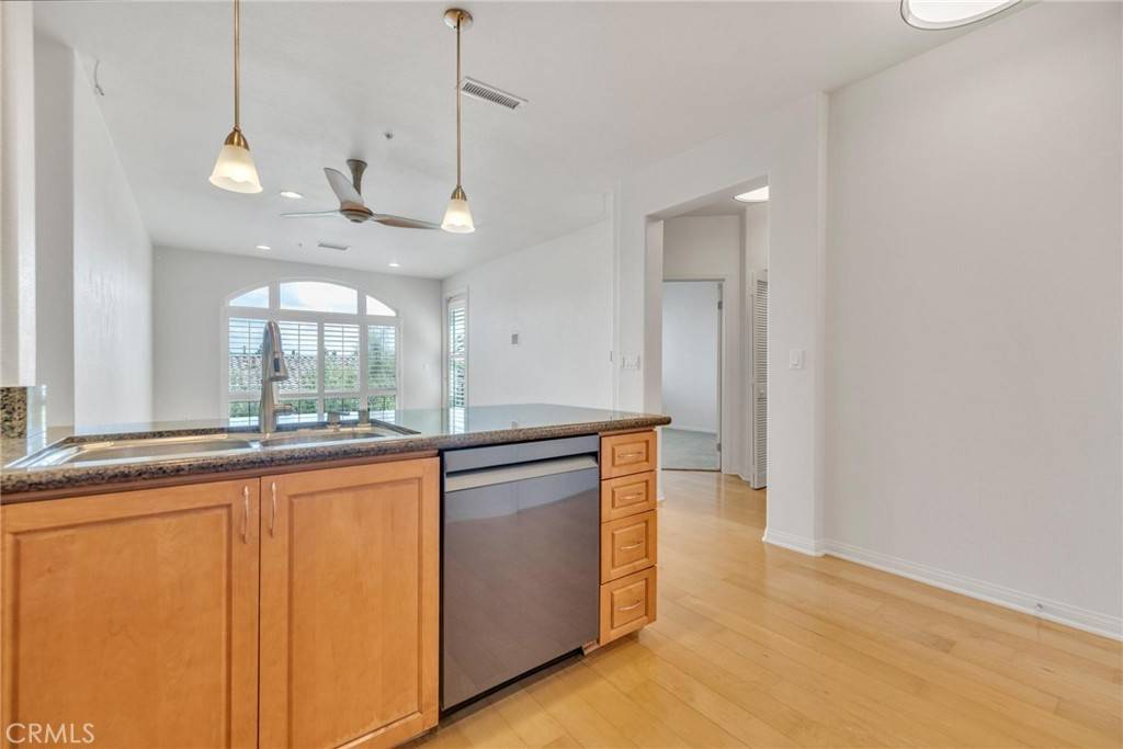 San Diego, CA 92130,3887 Pell Place #414