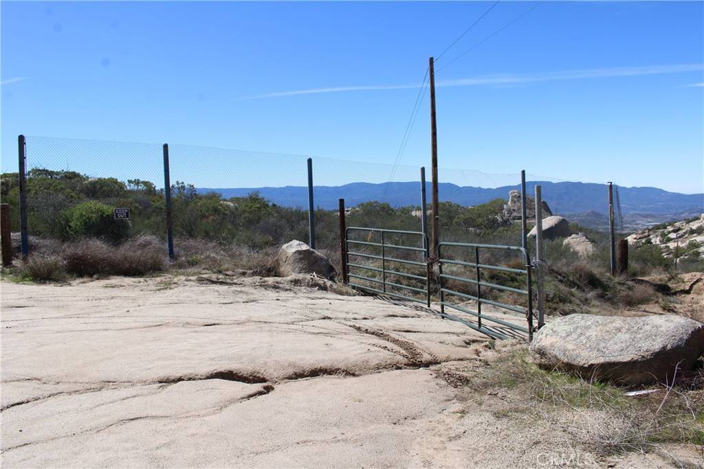 4 Los Amantes LN, Hemet, CA 92544