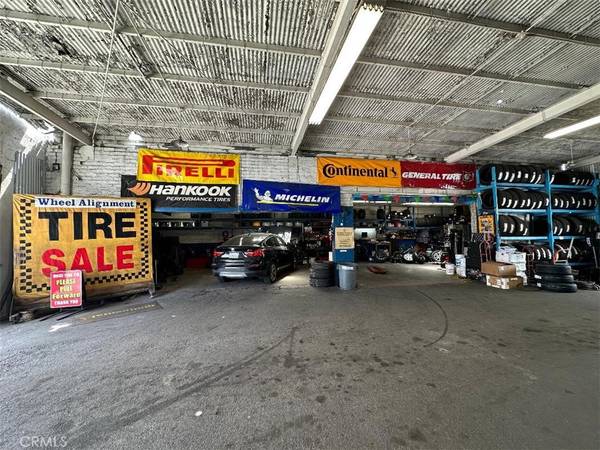 Inglewood, CA 90301,949 S La Brea AVE