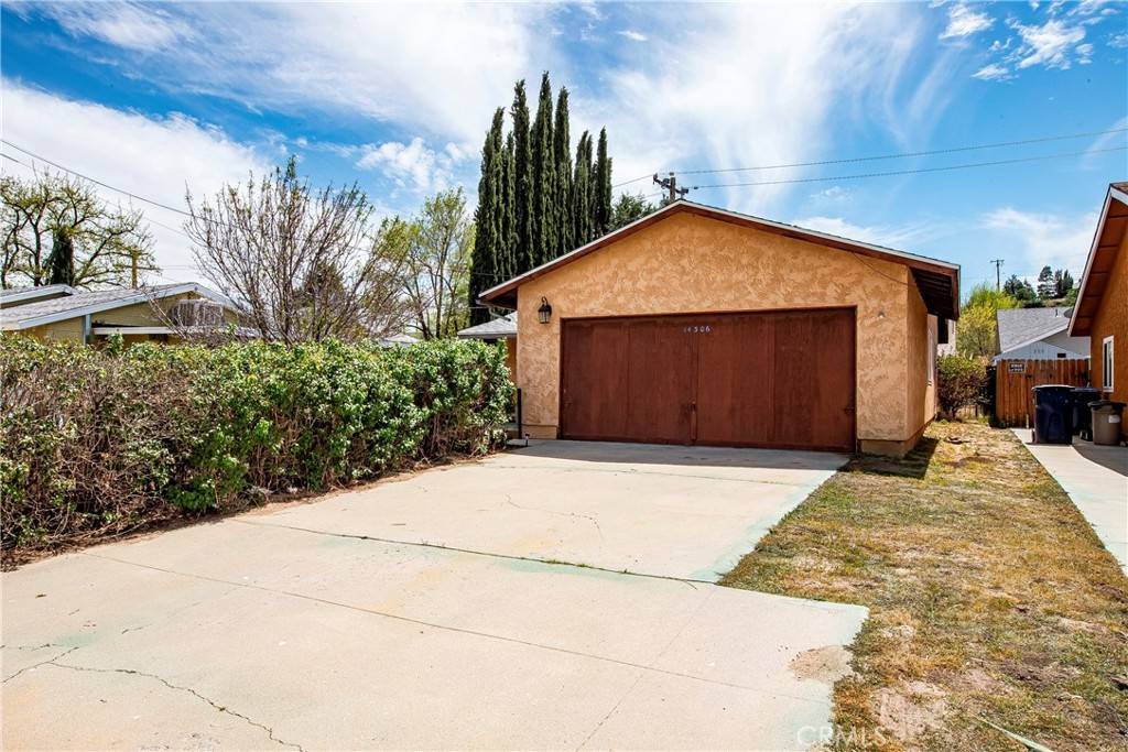 Lake Hughes, CA 93532,14306 Boxtree ST