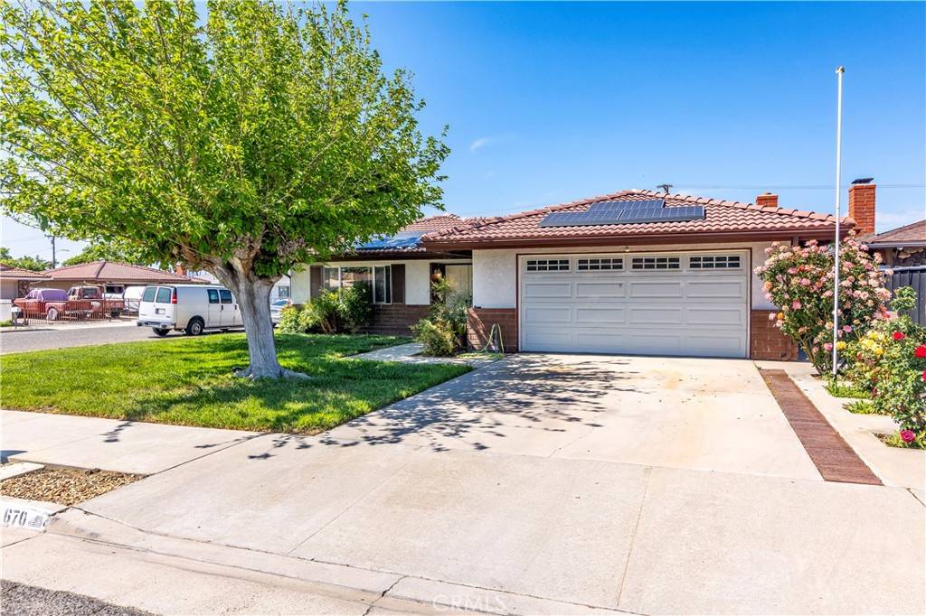 670 La Mancha PL, Hemet, CA 92543