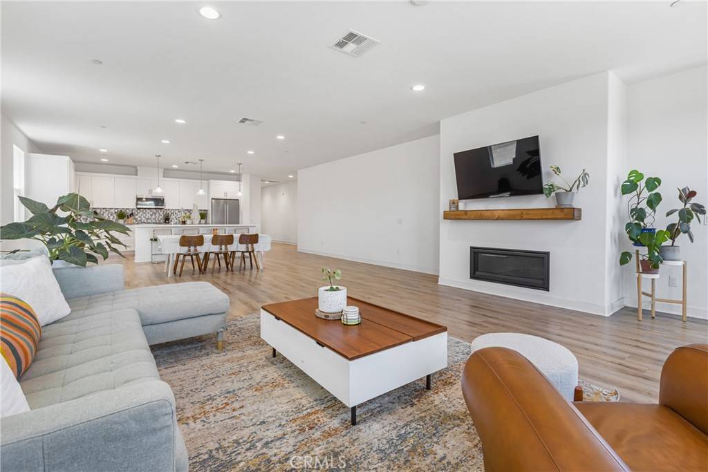 Corona, CA 92879,463 Harding CIR