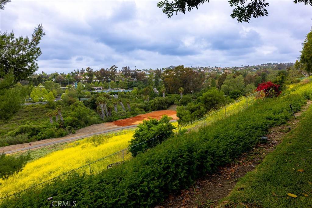 Mission Viejo, CA 92692,23999 Delantal