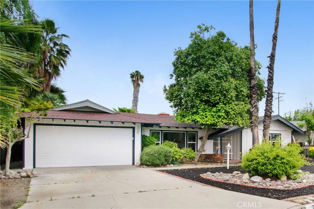 Hemet, CA 92544,26110 Hemet ST