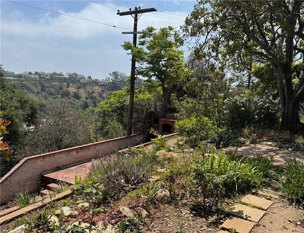 Pacific Palisades, CA 90272,932 Chautauqua BLVD