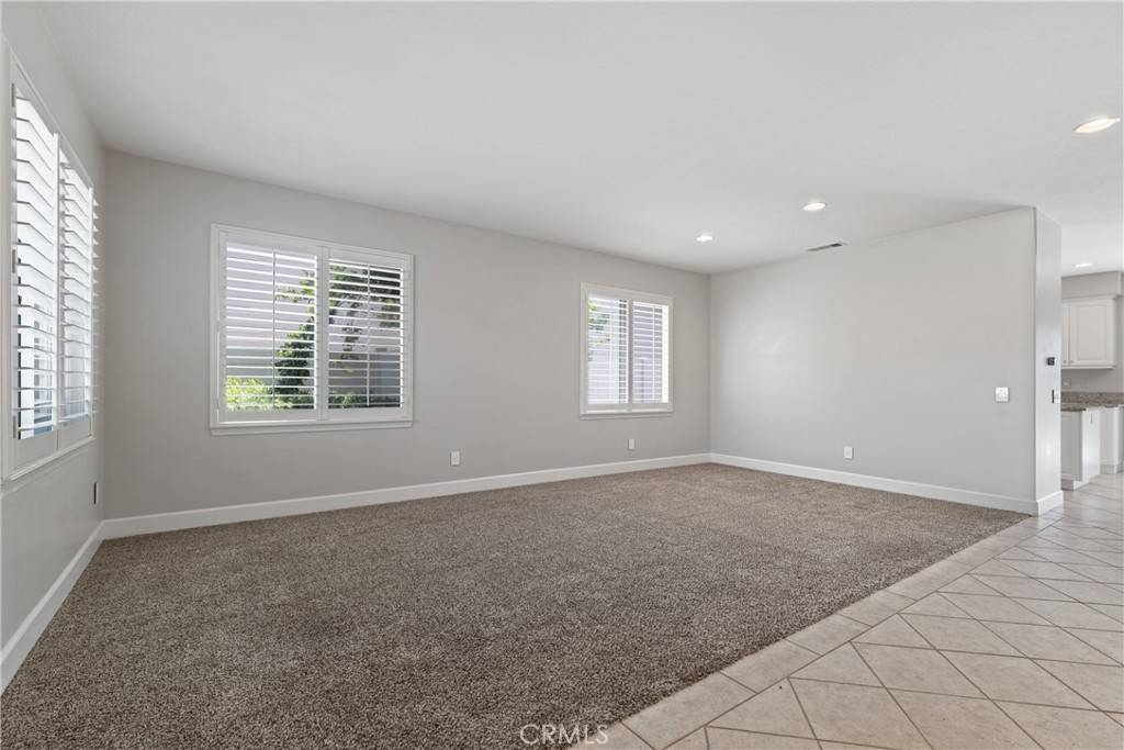 Temecula, CA 92592,42631 Hussar CT