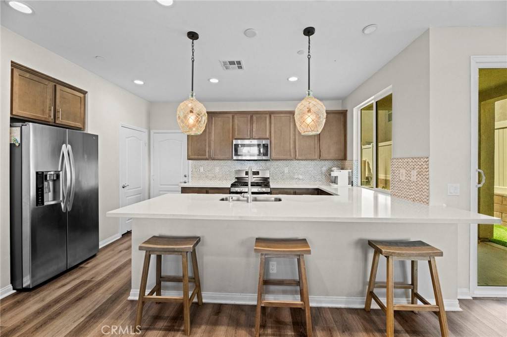 4233 Powell WAY #102, Corona, CA 92883