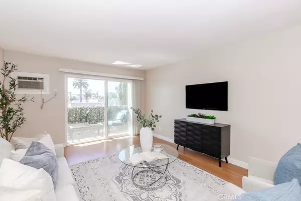 Long Beach, CA 90814,2844 E 3rd ST #207