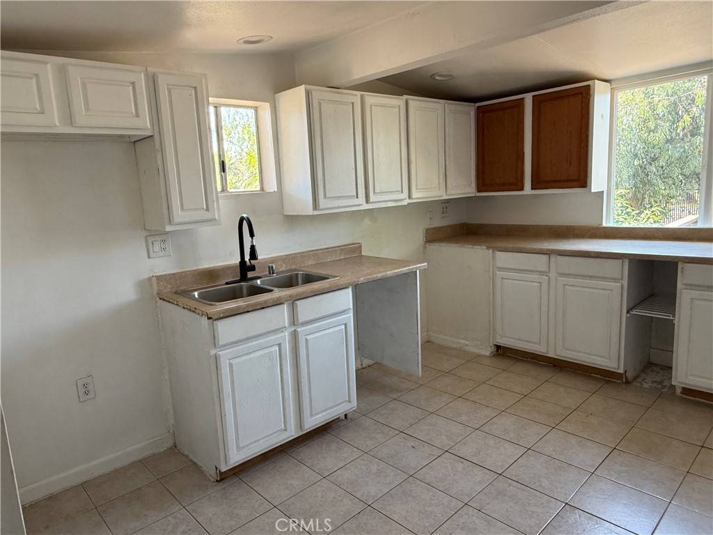 Lake Elsinore, CA 92530,29960 Riverside DR