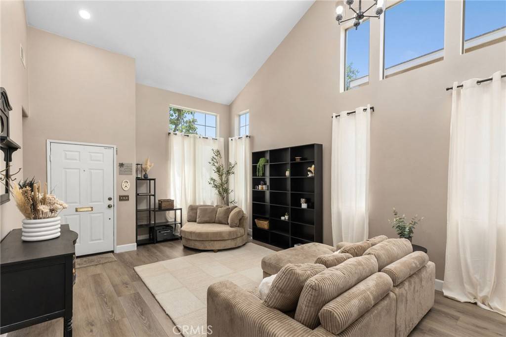 Temecula, CA 92591,42097 Chestnut DR