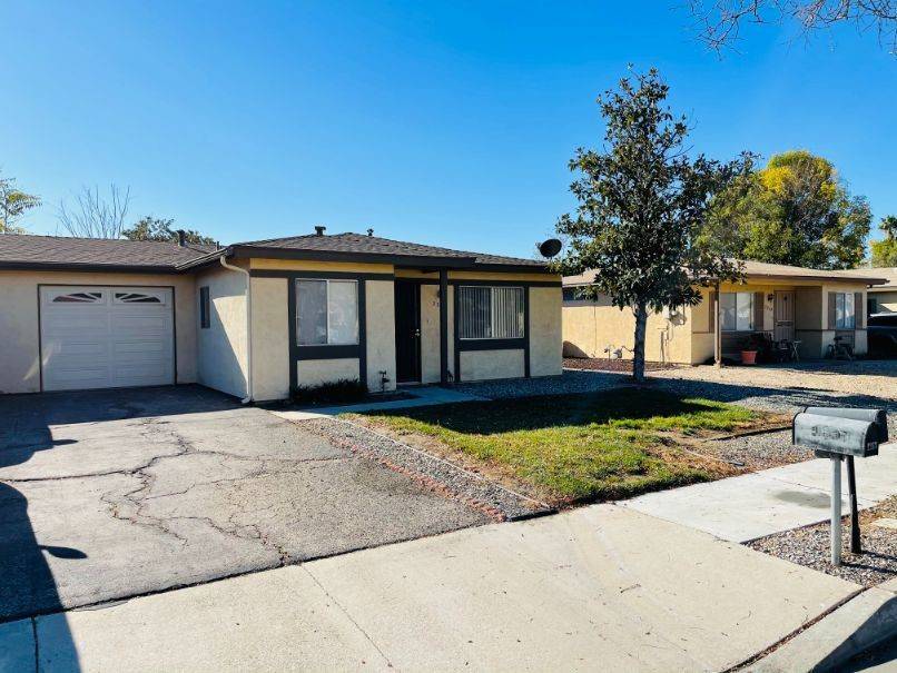 2253 San Bernardo AVE, Hemet, CA 92545