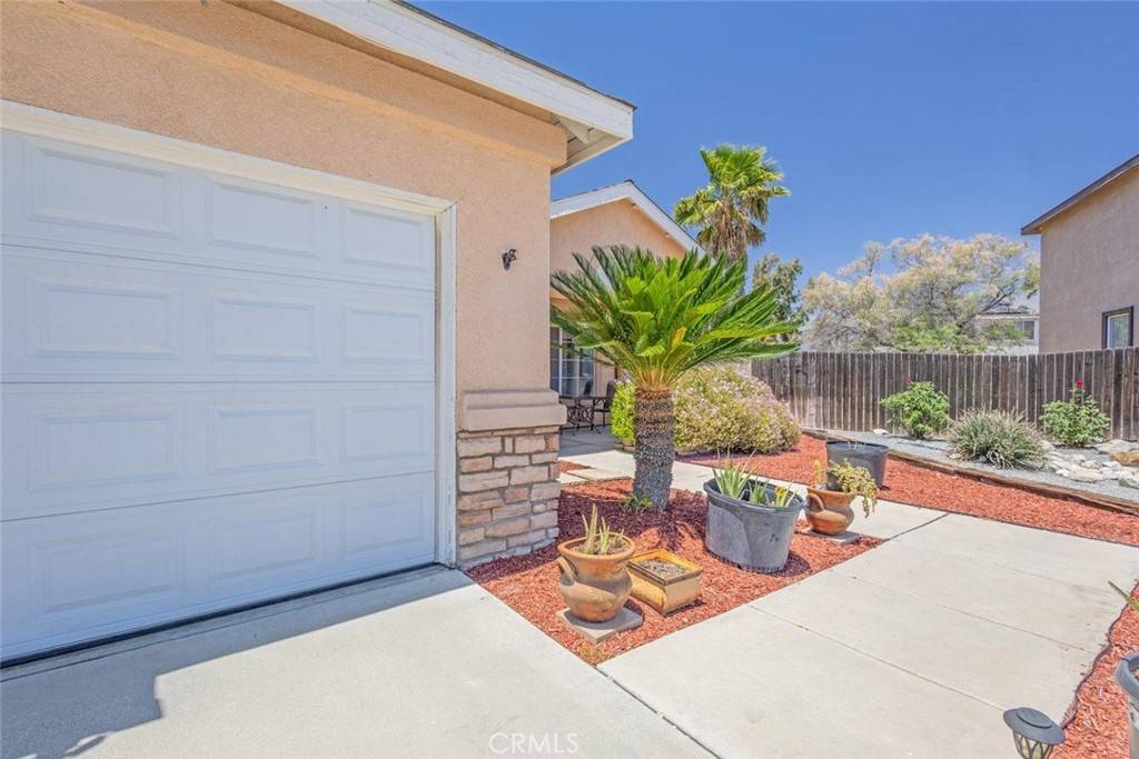 Hemet, CA 92544,24871 Loire CT