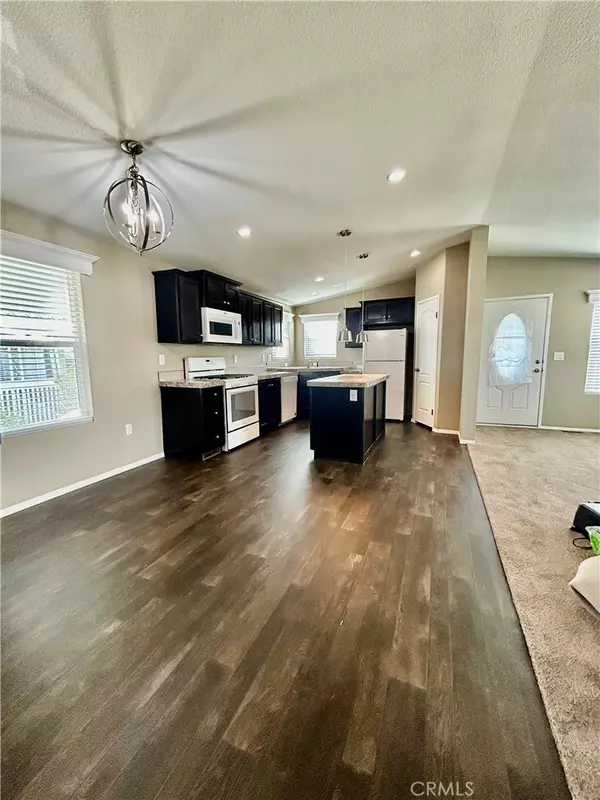 Hemet, CA 92543,1536 S State st #15