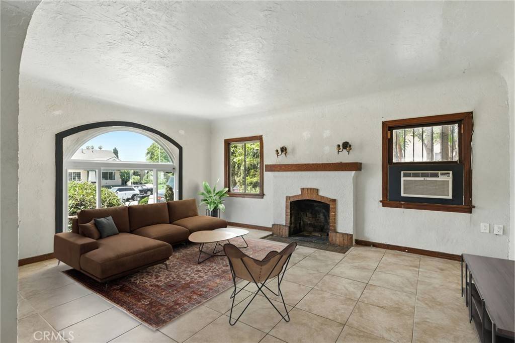 Pomona, CA 91768,541 Randolph ST