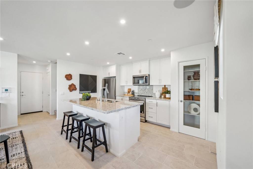 Fontana, CA 92336,16183 Lumia WAY