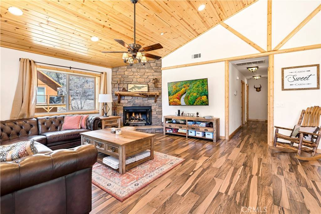 Big Bear Lake, CA 92315,43485 Colusa DR