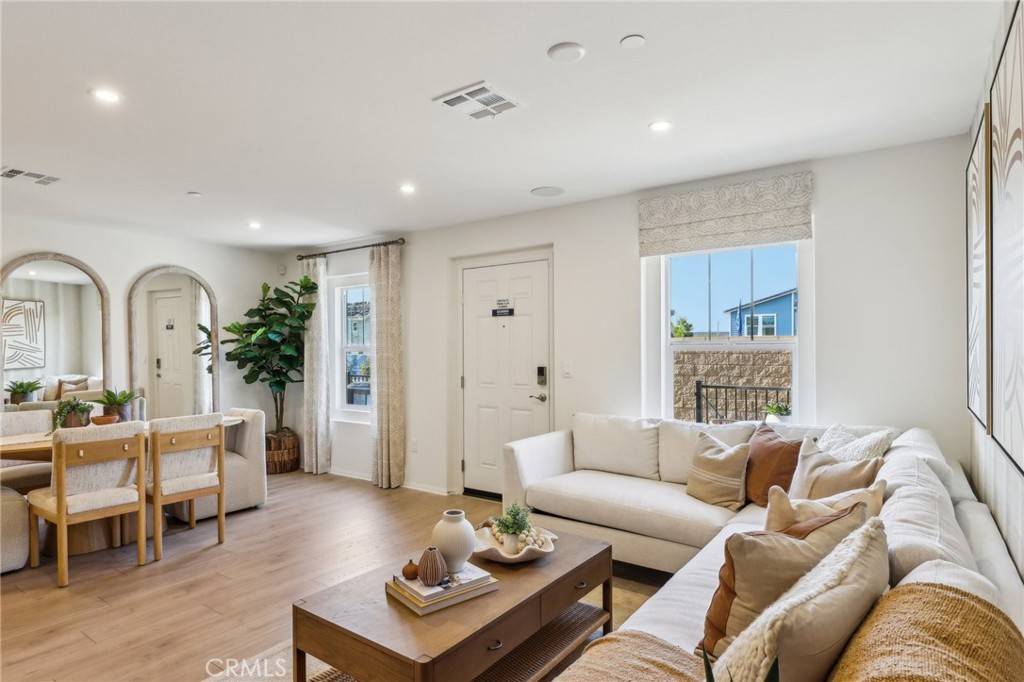 Fontana, CA 92336,6392 Sierra Vista LN #2