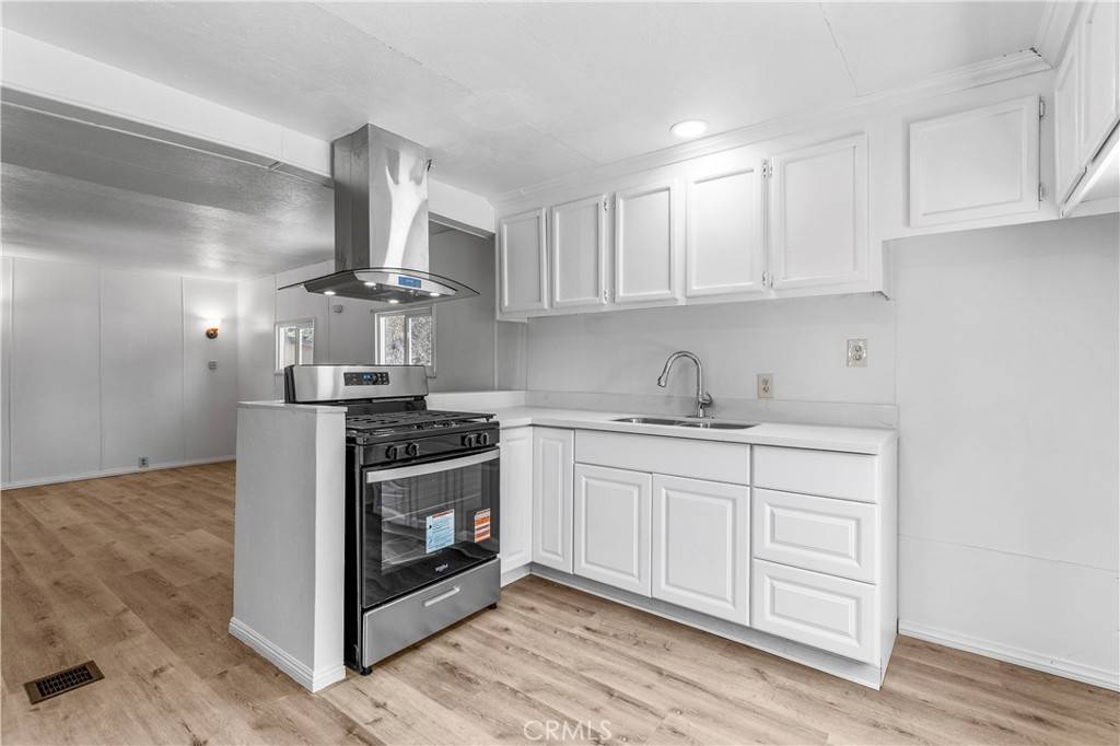 Hesperia, CA 92345,19096 Danbury AVE