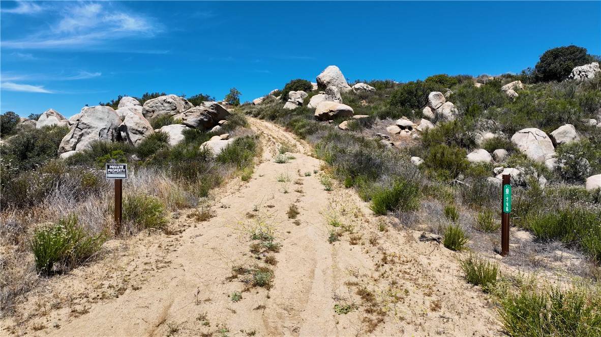 Aguanga, CA 92536,988 Crazy horse Canyon DR