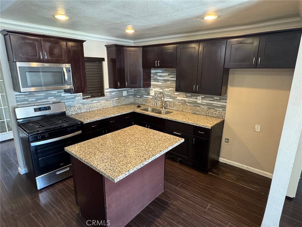 Hemet, CA 92543,926 Griffith WAY