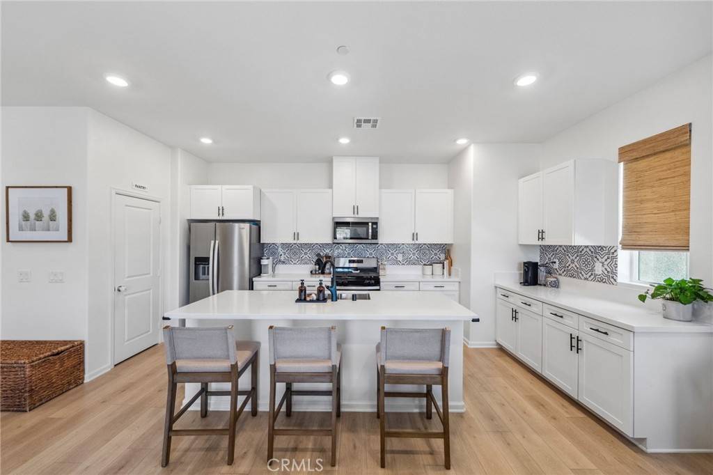 Vista, CA 92081,1060 Kendale WAY