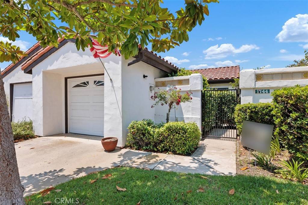 1744 Woodlark LN, Fallbrook, CA 92028