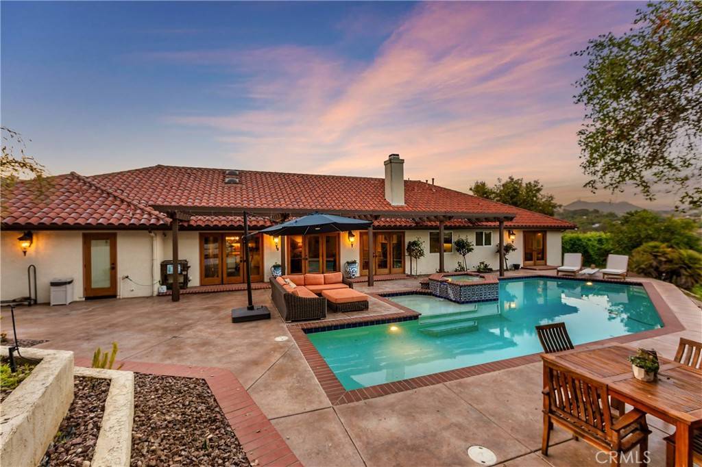 Fallbrook, CA 92028,707 S Live Oak Park RD