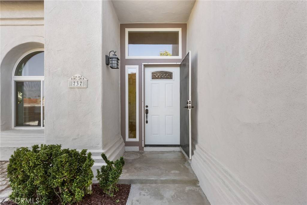 Oceanside, CA 92057,737 Corona DR