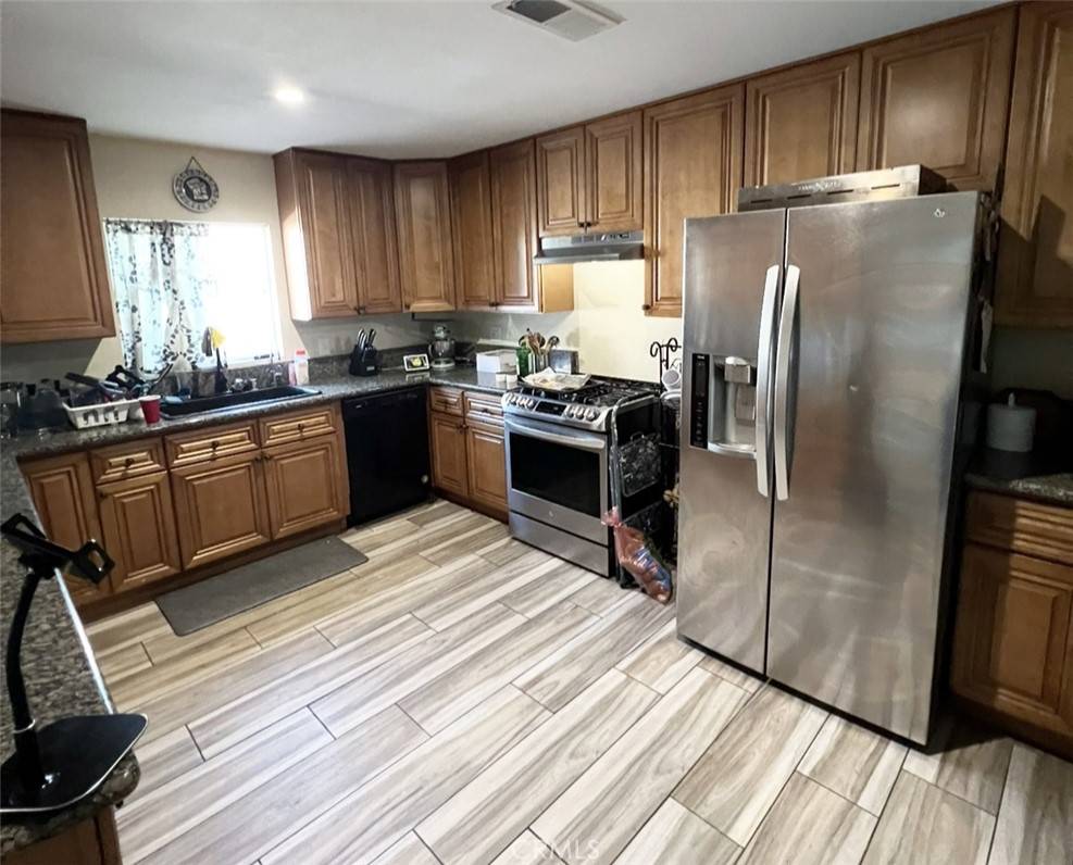 Compton, CA 90220,1019 W Arbutus ST