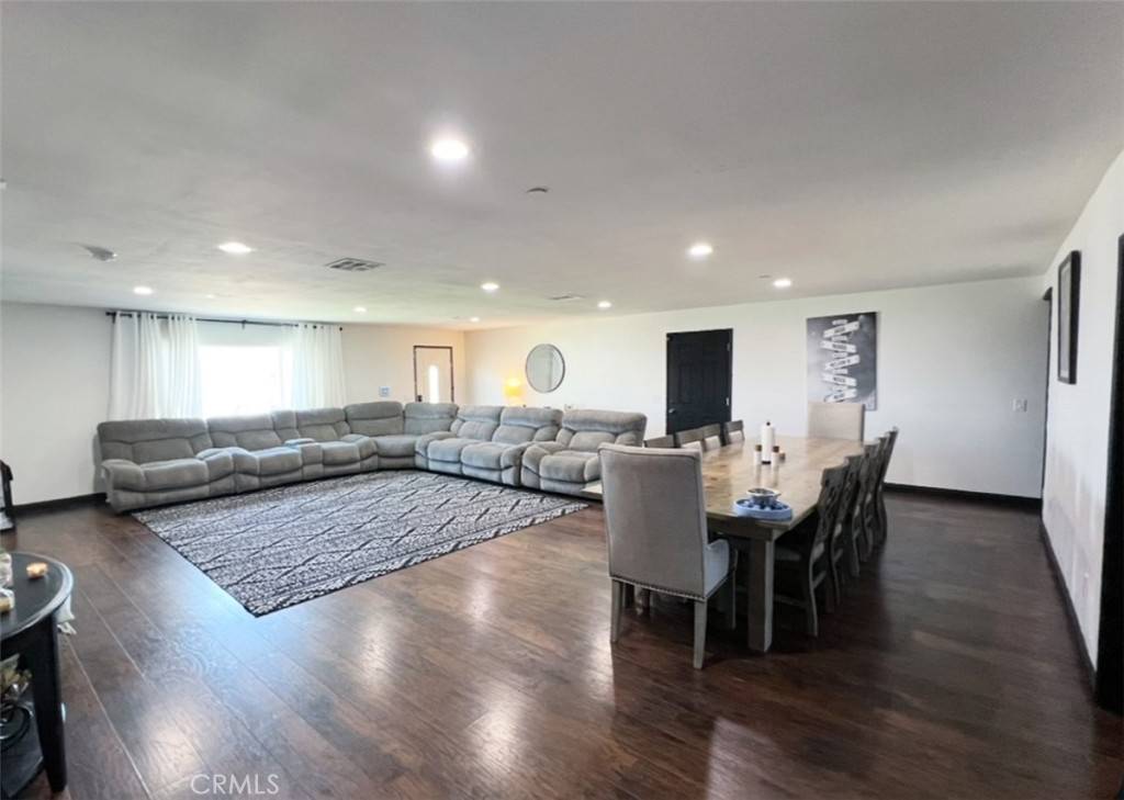 Compton, CA 90220,1019 W Arbutus ST