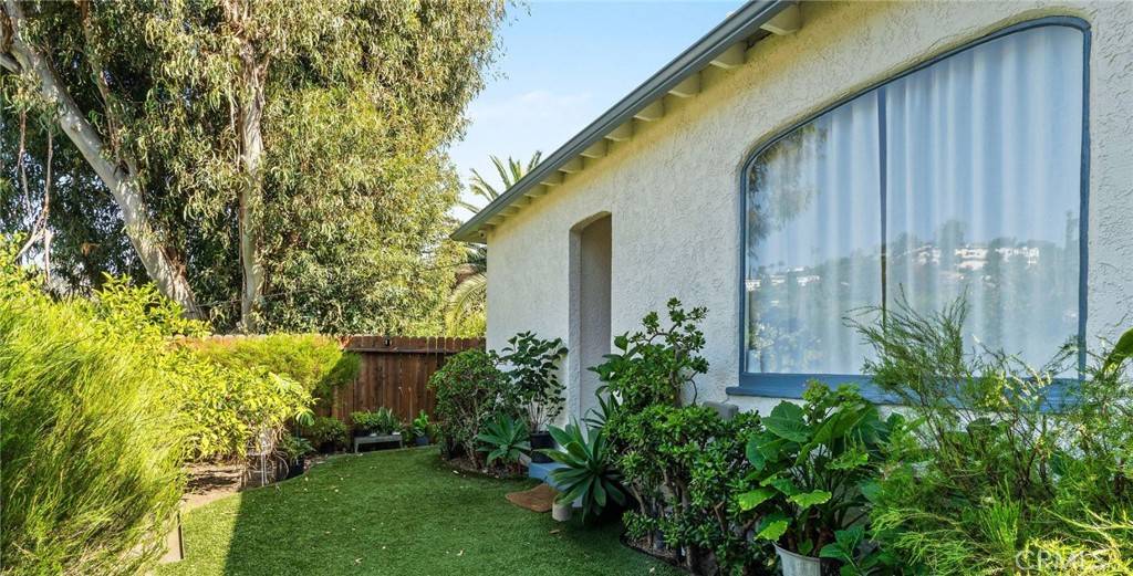 Los Angeles, CA 90068,3209 Bennett DR