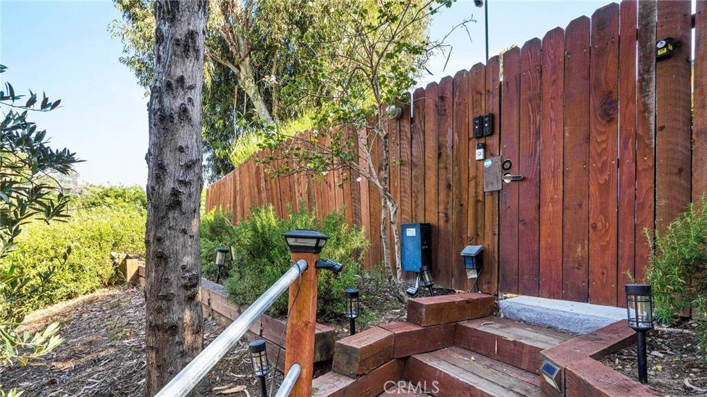 Los Angeles, CA 90068,3209 Bennett DR