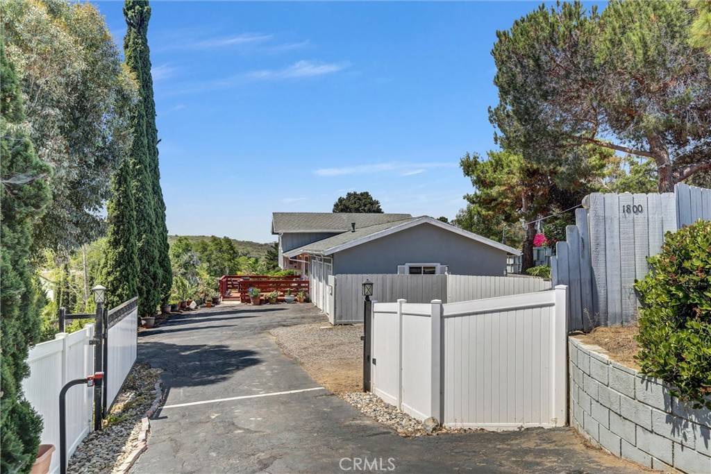 1800 Sunset DR, Vista, CA 92081
