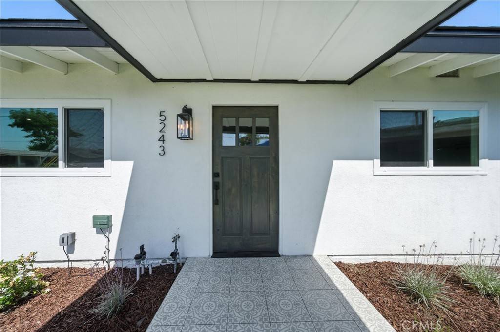 San Diego, CA 92117,5243 Tara PL