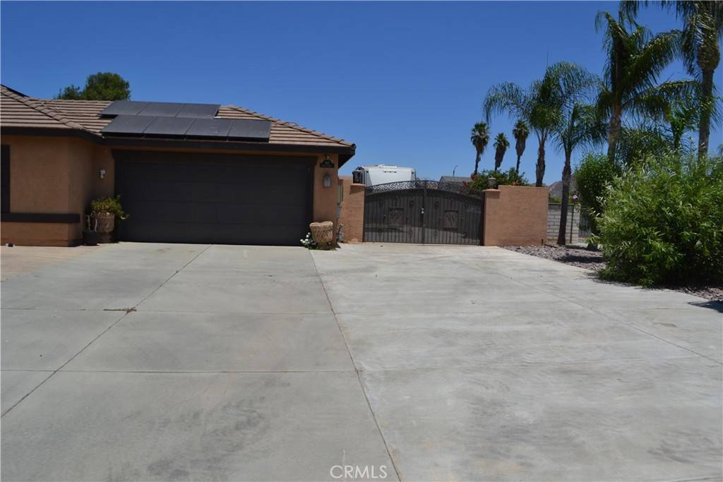Perris, CA 92571,924 Hereford WAY