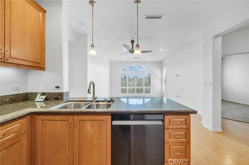 San Diego, CA 92130,3887 Pell Place #414