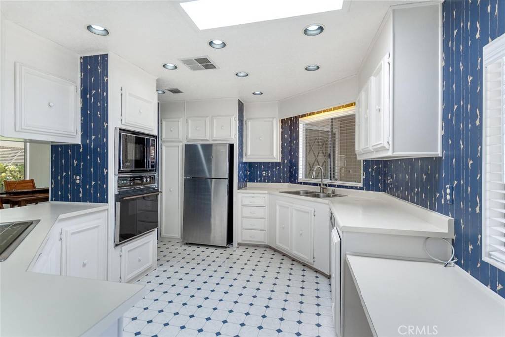 Escondido, CA 92026,8975 Lawrence Welk #217