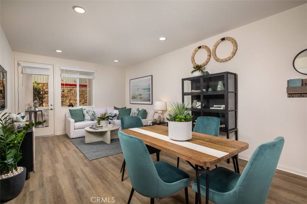 39261 Delhaven St., Murrieta, CA 92563