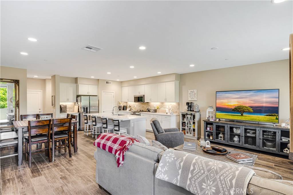 Simi Valley, CA 93065,300 Farmhouse DR #3