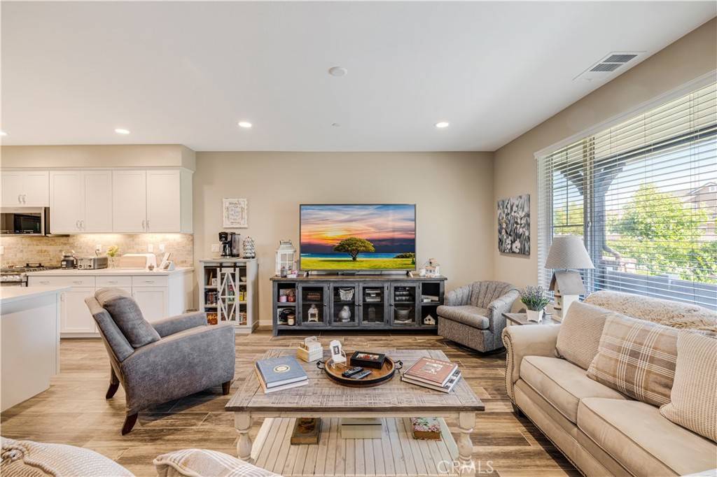 Simi Valley, CA 93065,300 Farmhouse DR #3