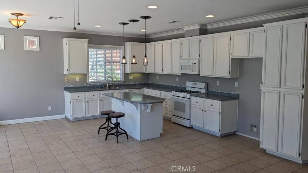 Lake Elsinore, CA 92532,32094 Poppy WAY
