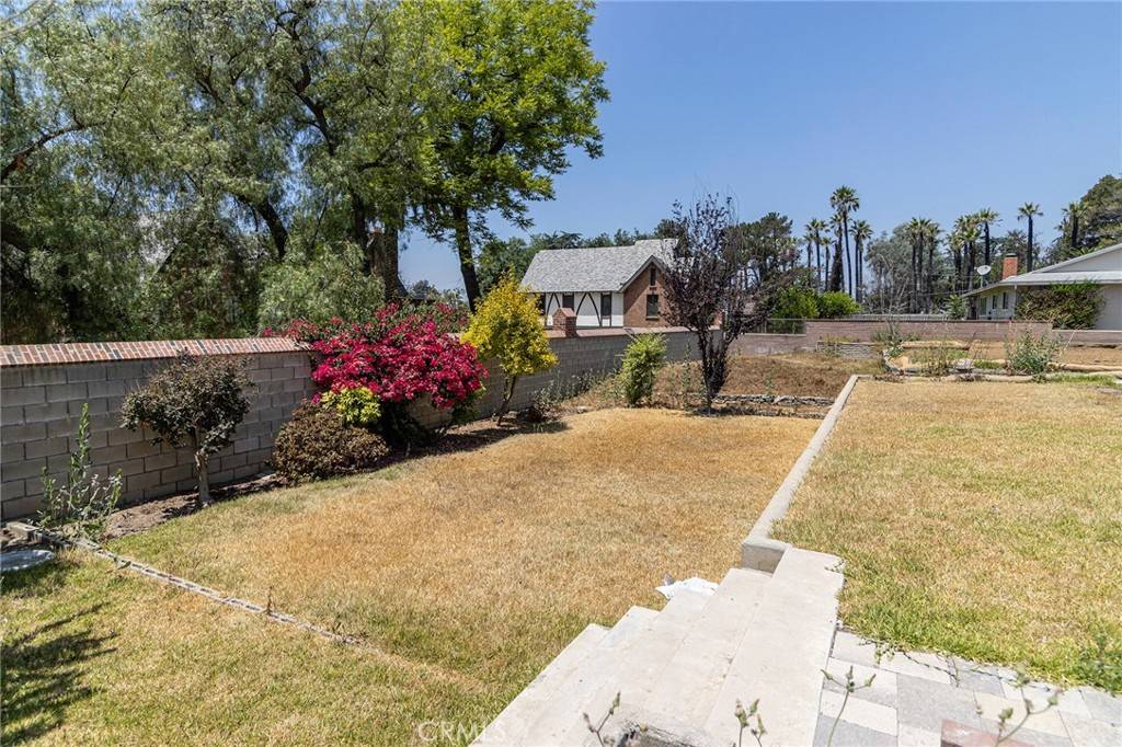 Altadena, CA 91001,660 E Pine ST